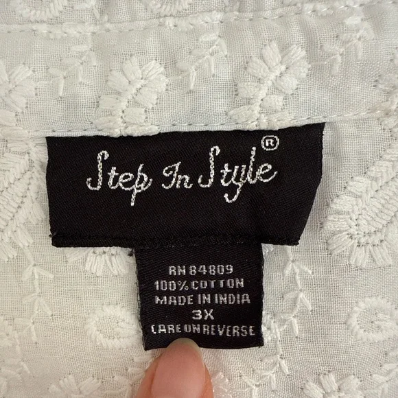 Chic White Maxi Dress with Puff Sleeves - Picture 7 of 7